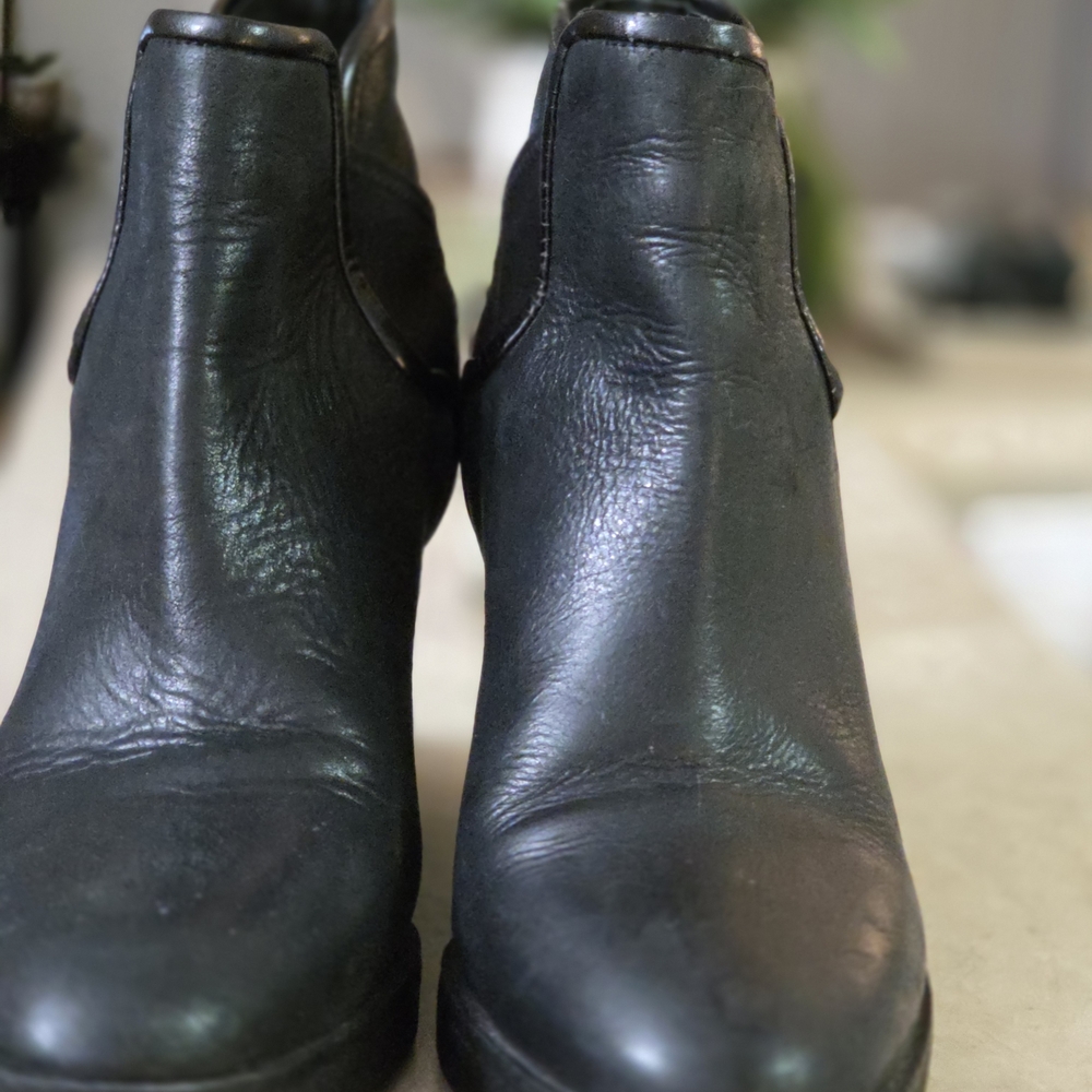 Donald Pliner Black Leather Ankle Boots